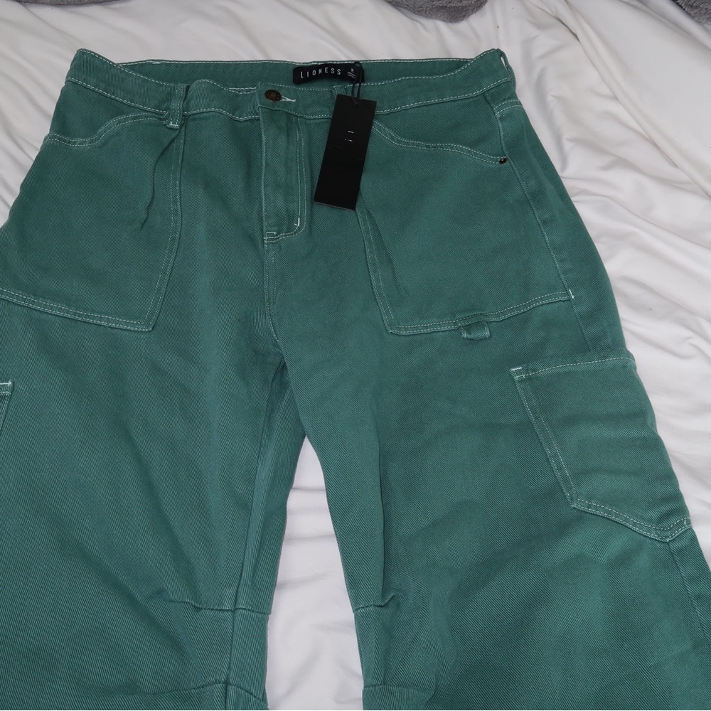 green pants